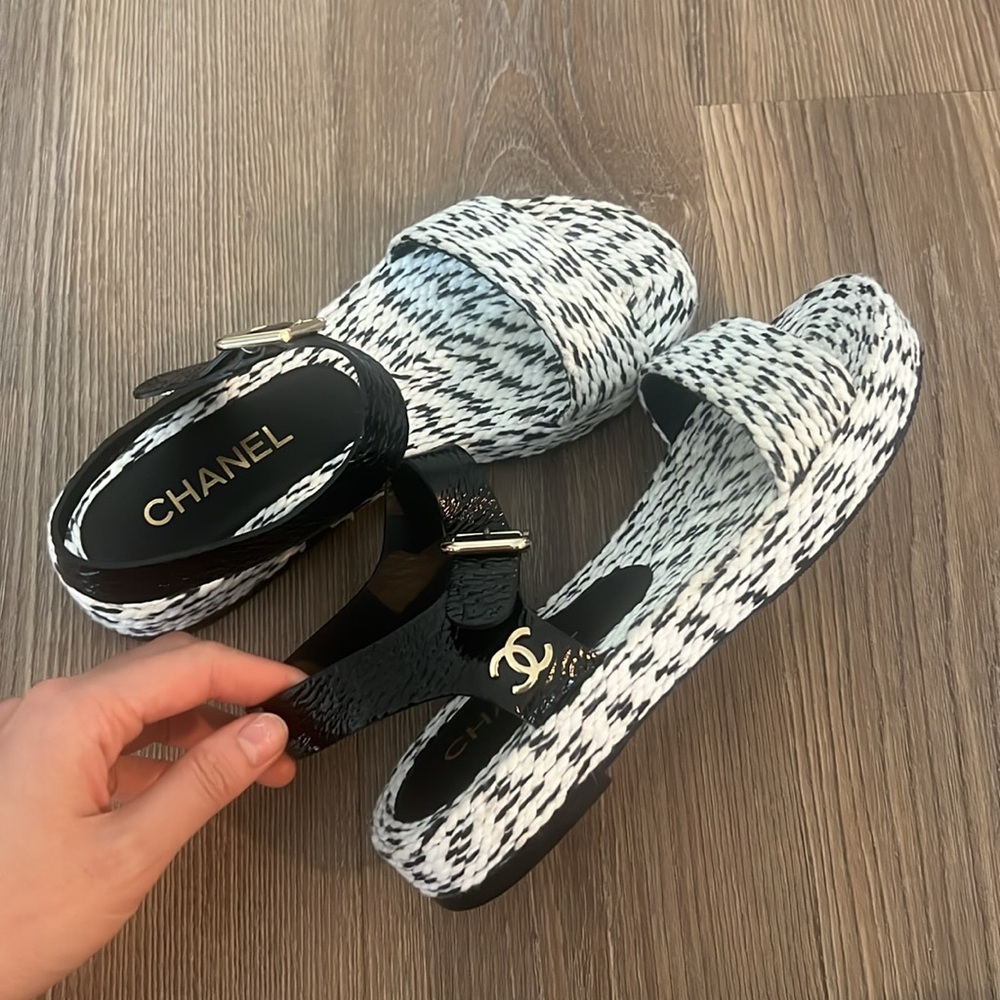 New chanel black and white woven platform sandals - Picture 2 of 9